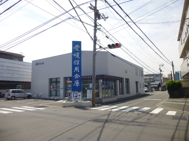 銀行　愛媛信用金庫斉院支店（銀行）まで750m