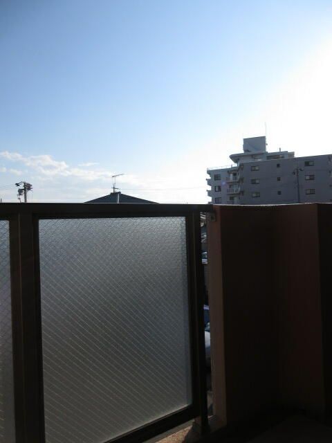 バルコニー　写真は別の部屋のものです。