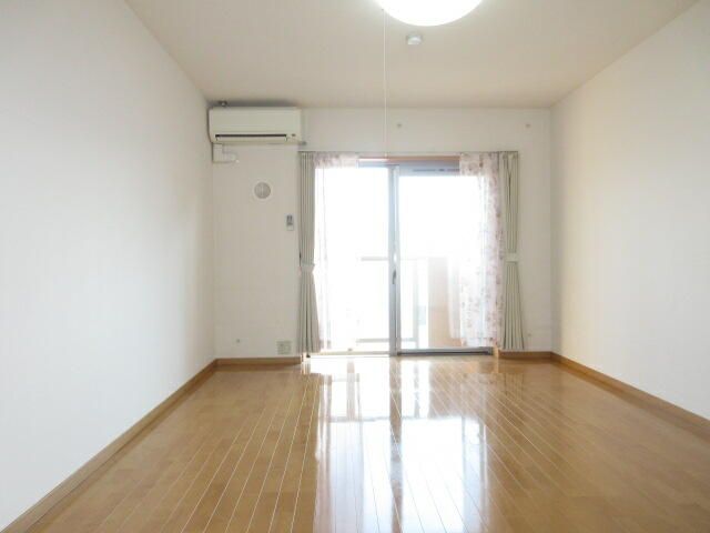 居室・リビング　写真は別の部屋のものです。