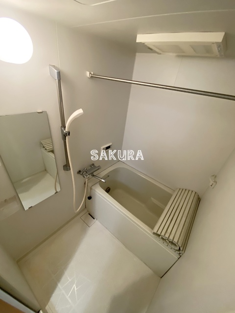 バス・シャワールーム　嬉しい追い焚き・浴室乾燥機付き♪