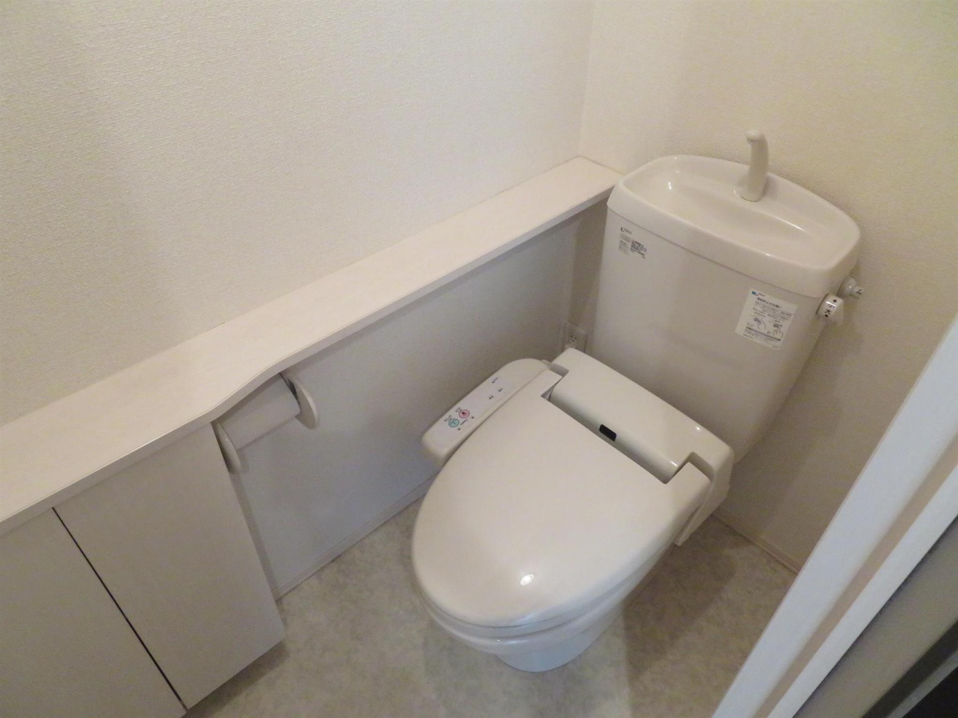 ＪＲ奥羽本線 蔵王駅 徒歩30分 3階建 築19年のトイレ写真