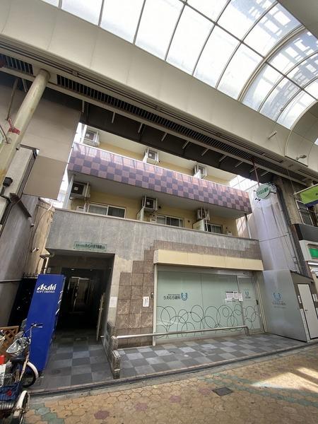 建物外観　商店街の中にございます