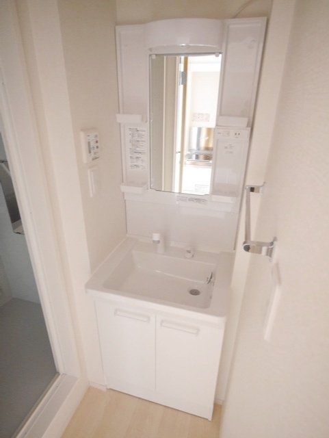 洗面設備　★嬉しい独立洗面台付きです★