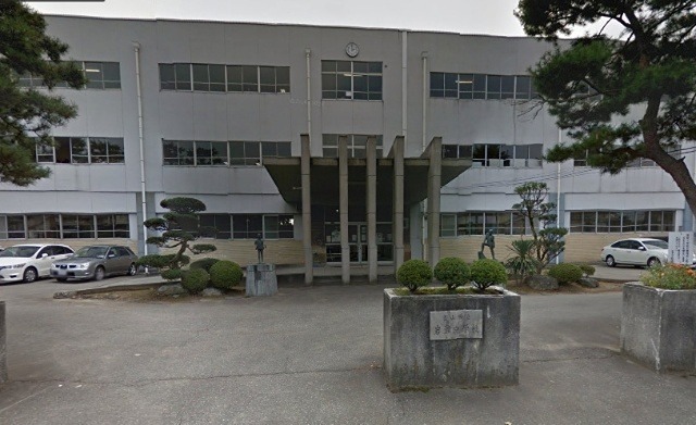 中学校　富山市立岩瀬中学校（中学校）まで977m