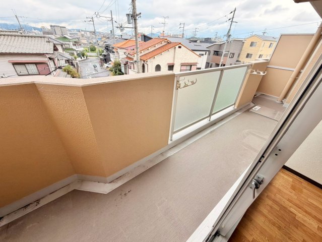 バルコニー　フローリングも綺麗です♪