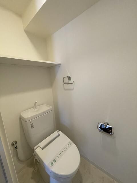 東急田園都市線 三軒茶屋駅 徒歩10分 9階建 築14年のトイレ写真