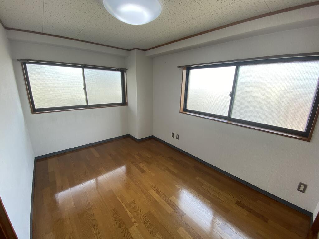 ヤマセビルの内装写真