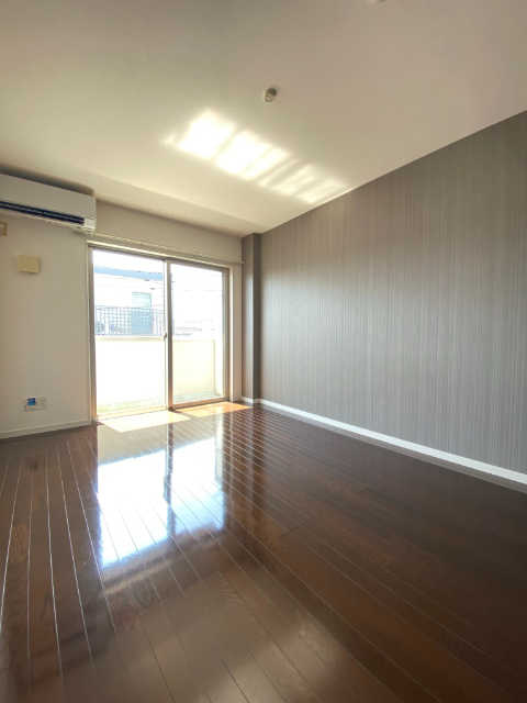 コスモ浦安舞浜弐番館の居間写真