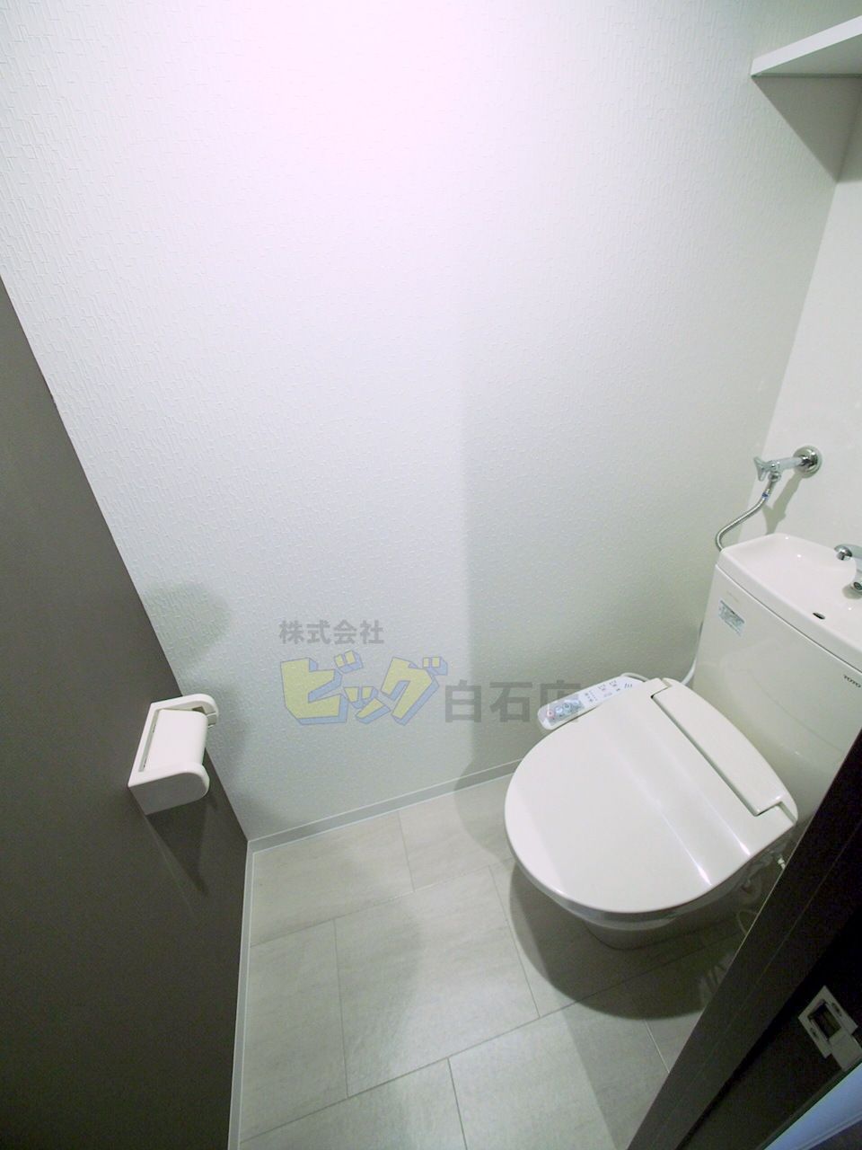 A BOND eastのトイレ写真