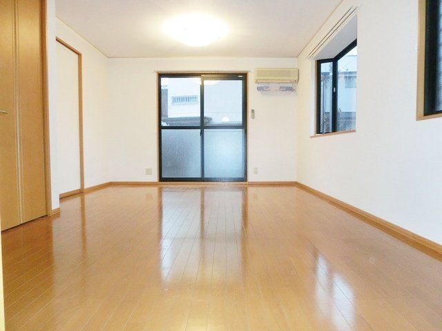 居室・リビング　明るいお部屋です