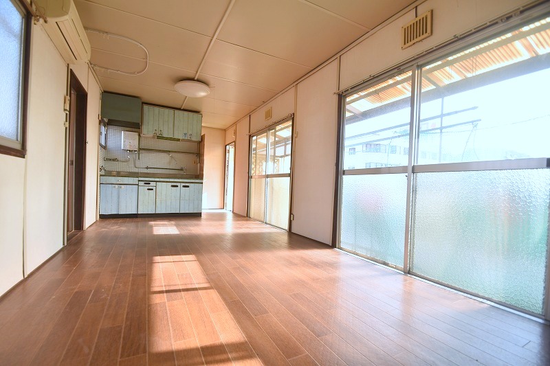 ＪＲ山陽本線 天神川駅 徒歩31分 5階建 築60年の居間写真