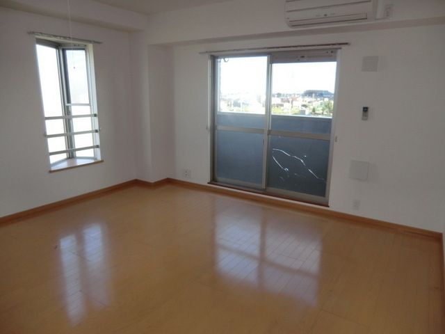 その他部屋・スペース　角部屋2面採光　エアコンもついてます