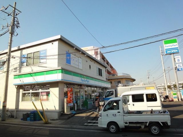 コンビニ　ファミリーマート（コンビニ）まで360m