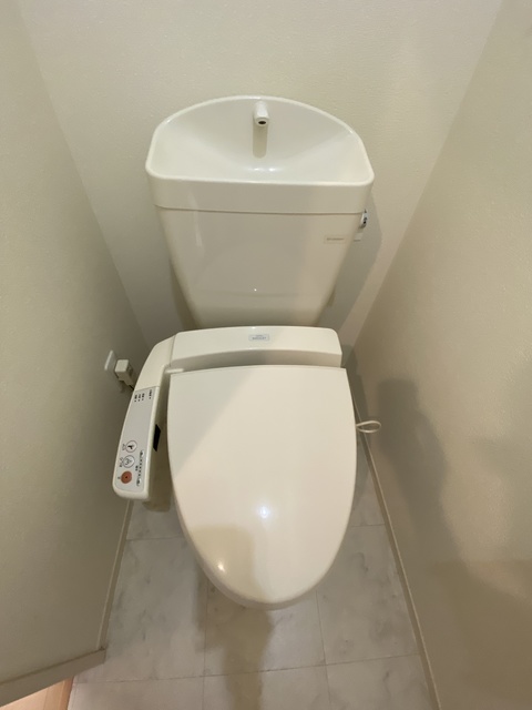 トイレ　落ち着く広さ。