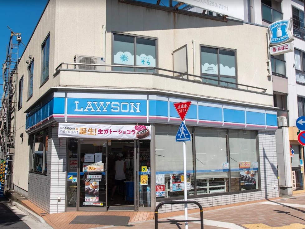 コンビニ　ローソン東北沢駅前店（コンビニ）まで493m