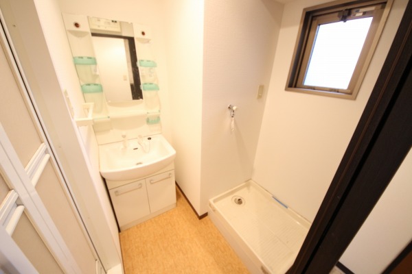 洗面設備　※写真は同タイプの別部屋です（以下同）※