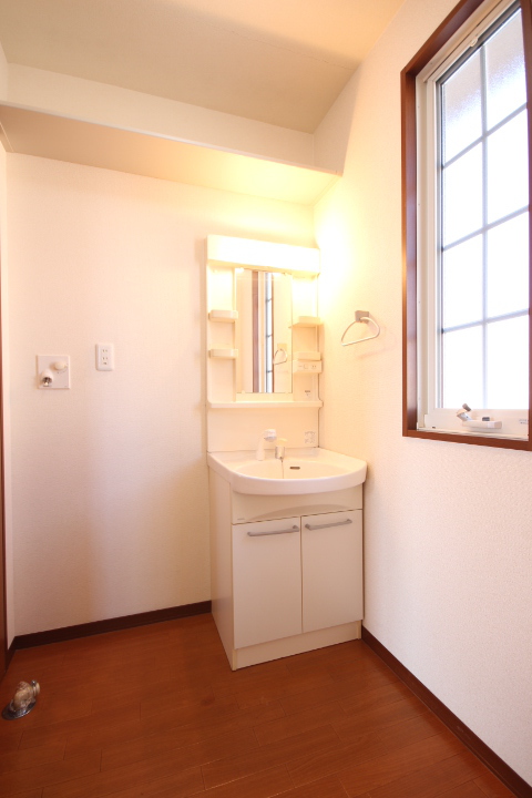 洗面設備　洗面化粧台及び洗濯機置場です！