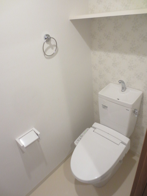 ＪＲ筑肥線 筑前前原駅 徒歩13分 3階建 築11年のトイレ写真