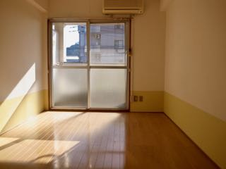 森本ビルの居間写真