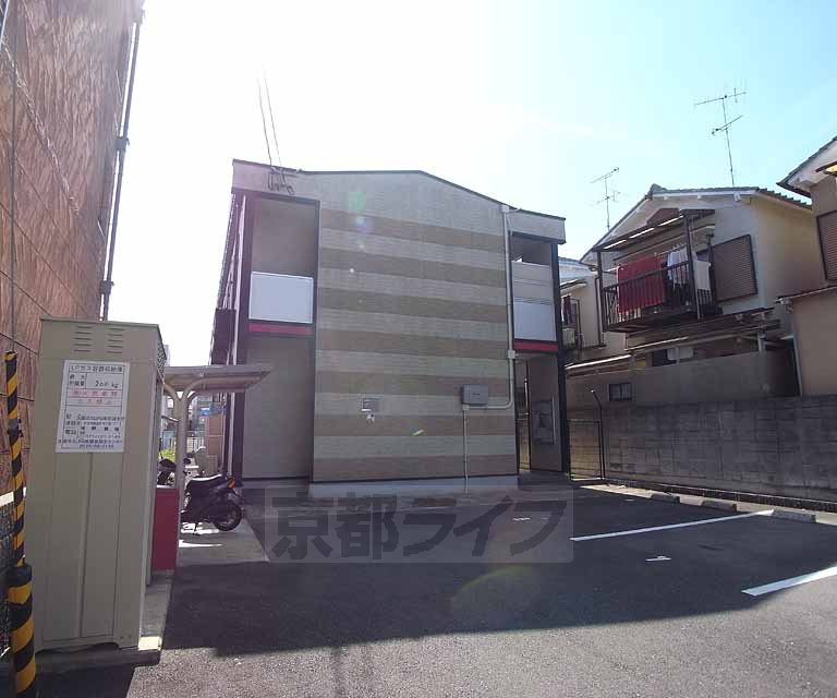 長岡京市井ノ内のアパートの建物外観