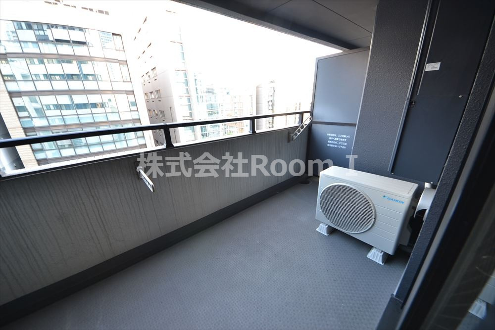 バルコニー　暖かな日差しのふりそそぐバルコニー