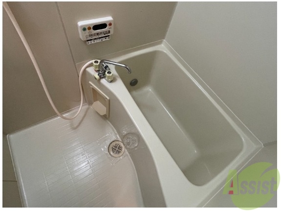 バス・シャワールーム　追い焚き機能が付いているのでいつでも温かいお風呂に入れますよ