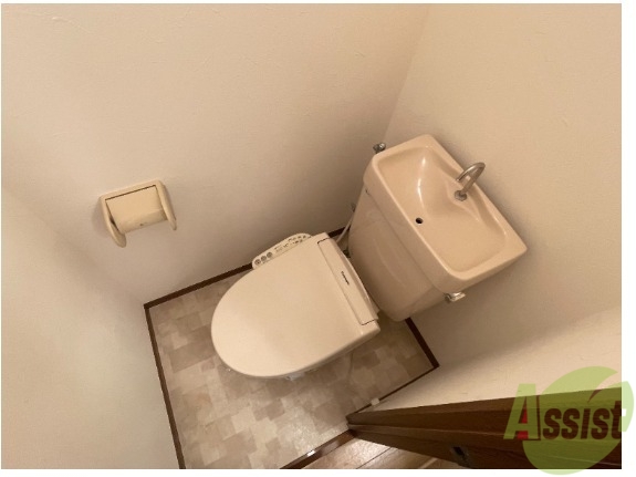 トイレ　トイレとお風呂が別なので清潔に使えて嬉しいですね。