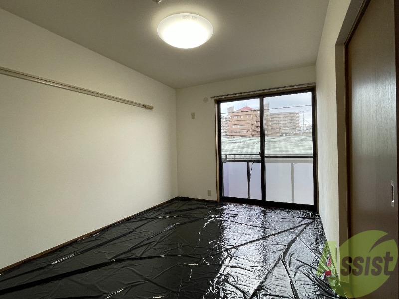 その他部屋・スペース　和室は日がよく差し明るく畳もきれいな状態です。