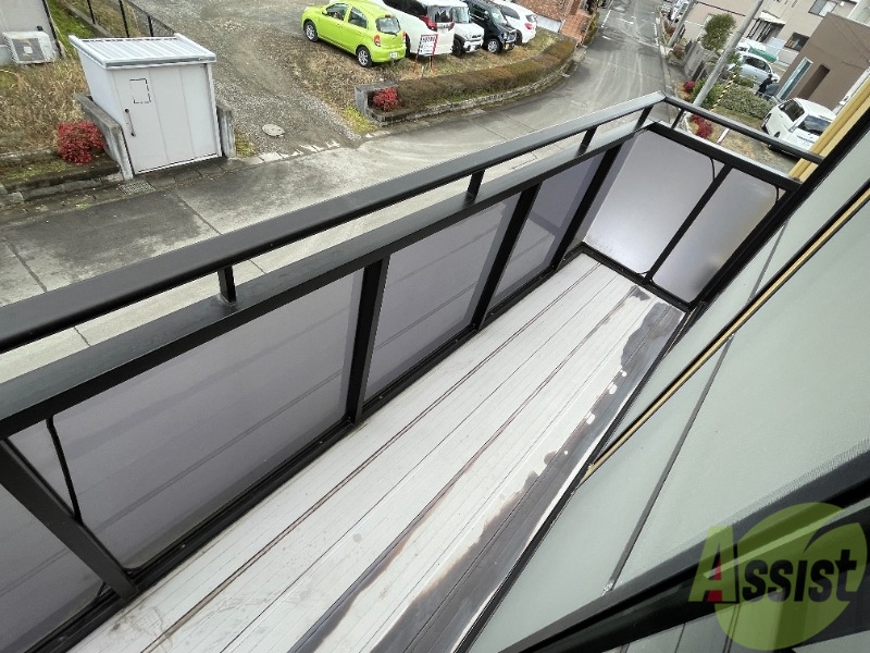 バルコニー　バルコニーはありませんが、物干し竿に洗濯物を干せます。