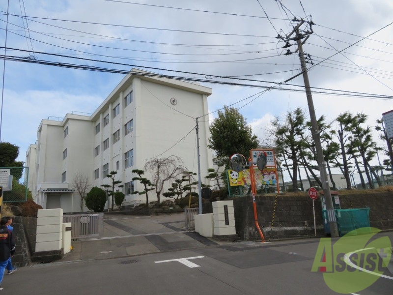 中学校　仙台市立南光台中学校（中学校）まで1411m