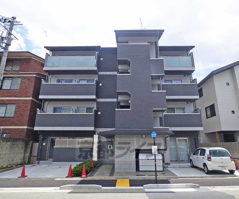 京都市北区上賀茂畔勝町のマンションの建物外観