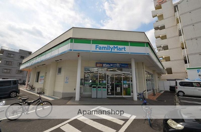 コンビニ　ファミリーマート（コンビニ）まで71m