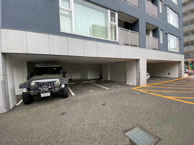 【札幌市中央区北二条西のマンションの駐車場】