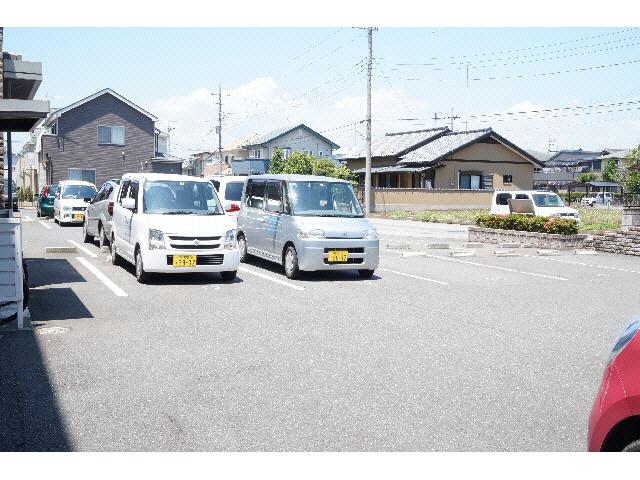 【下野市文教のアパートの駐車場】