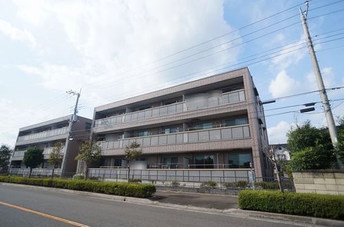 【下野市文教のアパートの建物外観】