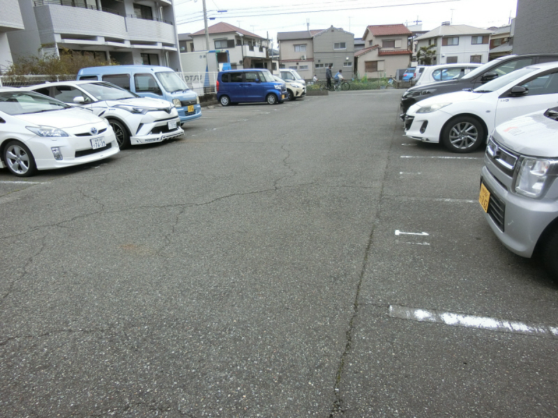 【明石市大久保町大窪のマンションの駐車場】