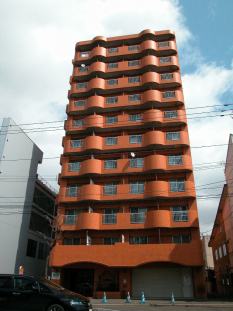 札幌市豊平区豊平三条のマンションの建物外観