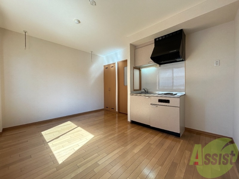 居室・リビング　８．３帖の洋室です。生活のメインとなる部屋ですね。