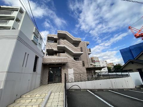 名古屋市千種区観月町のマンションの建物外観