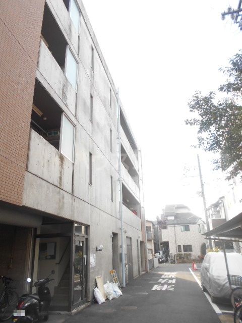 【京都市右京区太秦森ケ前町のマンションの駐車場】