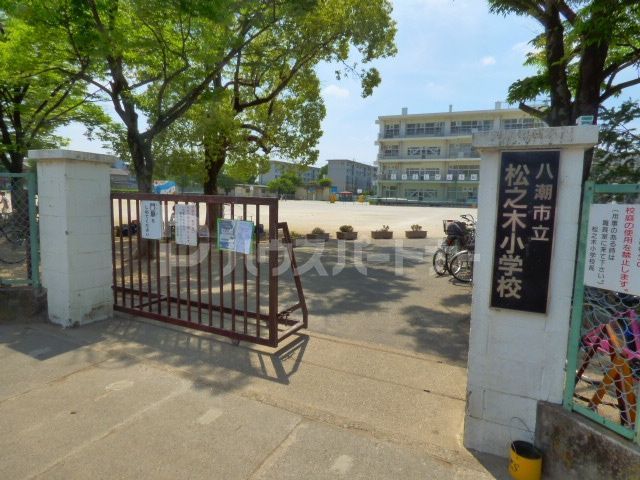 【プラッツ・ルーエＢの小学校】