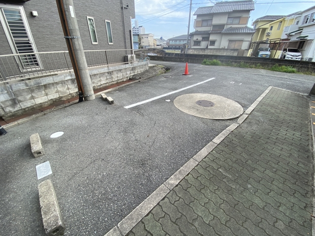 【姫路市伊伝居のマンションの駐車場】