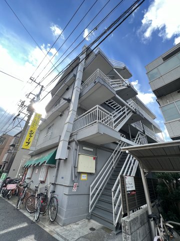 【宇津木マンションのエントランス】