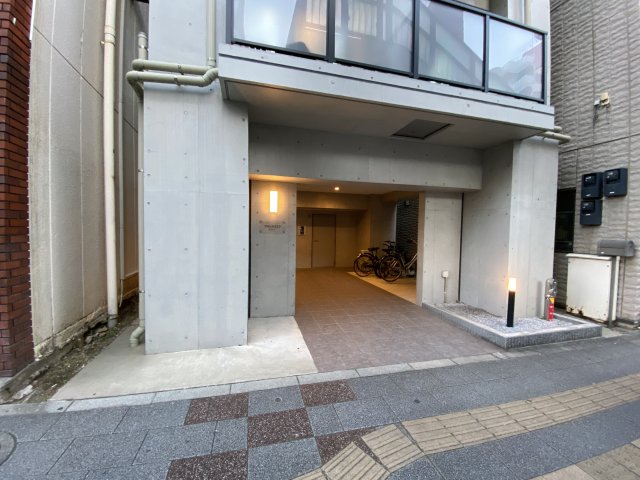 【板橋区熊野町のマンションのエントランス】