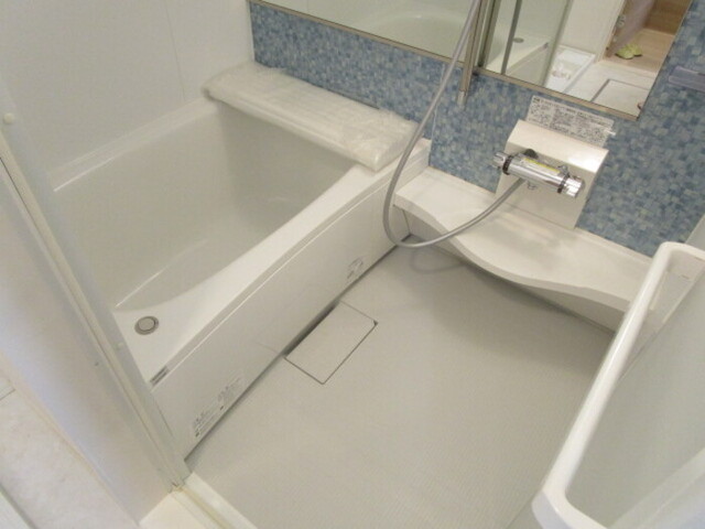 バス・シャワールーム　追い焚き給湯機能付き浴室