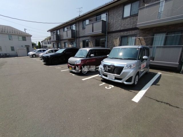 【宮城郡利府町加瀬のアパートの駐車場】