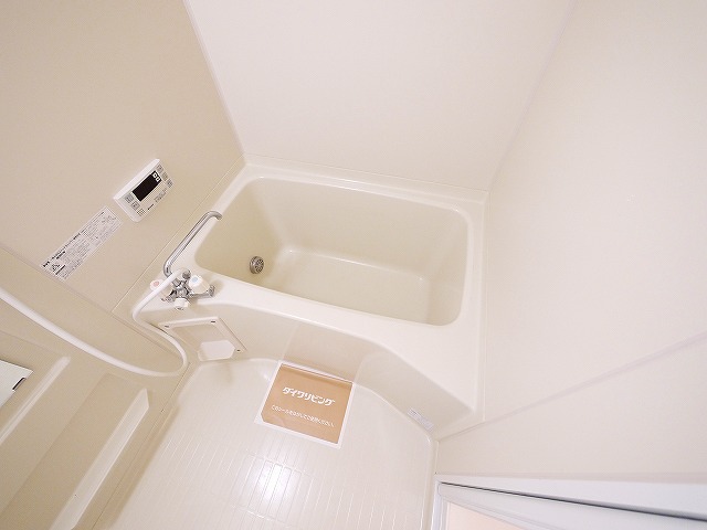 バス・シャワールーム　コンパクトで使いやすいお風呂です