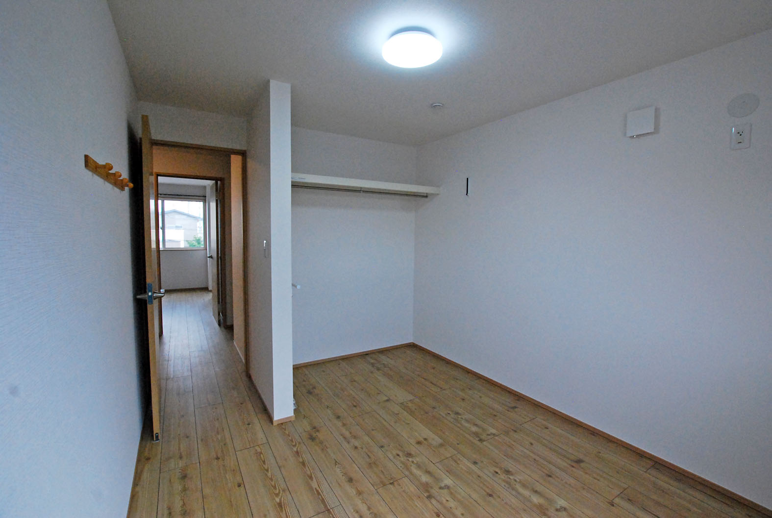 その他　2階南西側6帖洋室