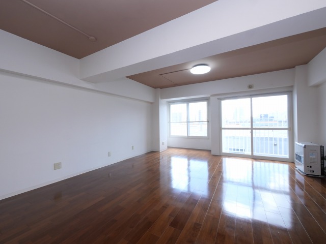 居室・リビング　◆70平米越えの超広々1LDKで使い勝手良好！◆エアコン付き！