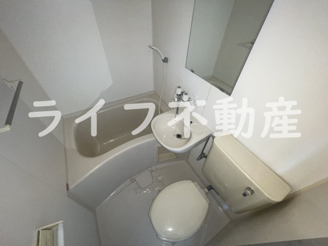 バス・シャワールーム　落ち着いた空間のお風呂です